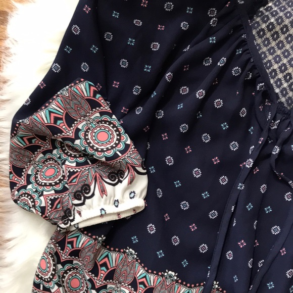 Super cute Boho top size S with tassel tie detail - Picture 7 of 8